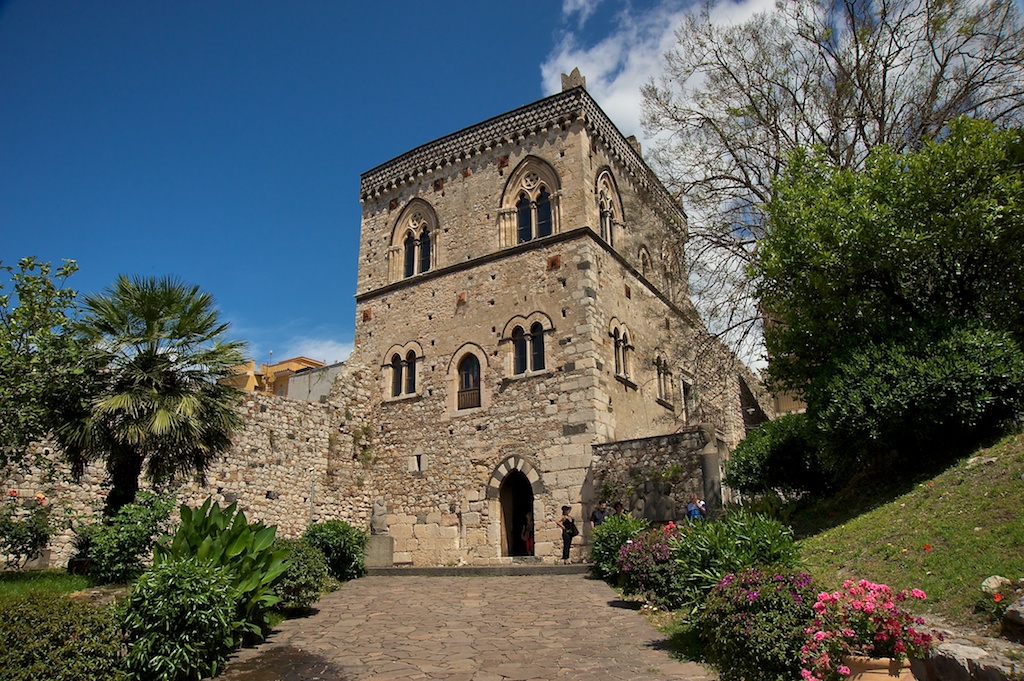 Palazzo-duchi-di-santo-stefano-taormina