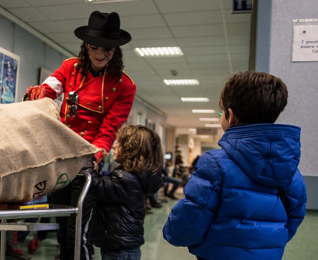 Stefano con bambini