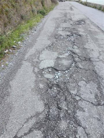 Sterro e buche sulla strada Tono Faro Superiore 007 1