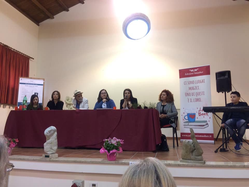 IL TAVOLO DELLA PRESENTAZIONE DEL LIBRO DI VITTORIO