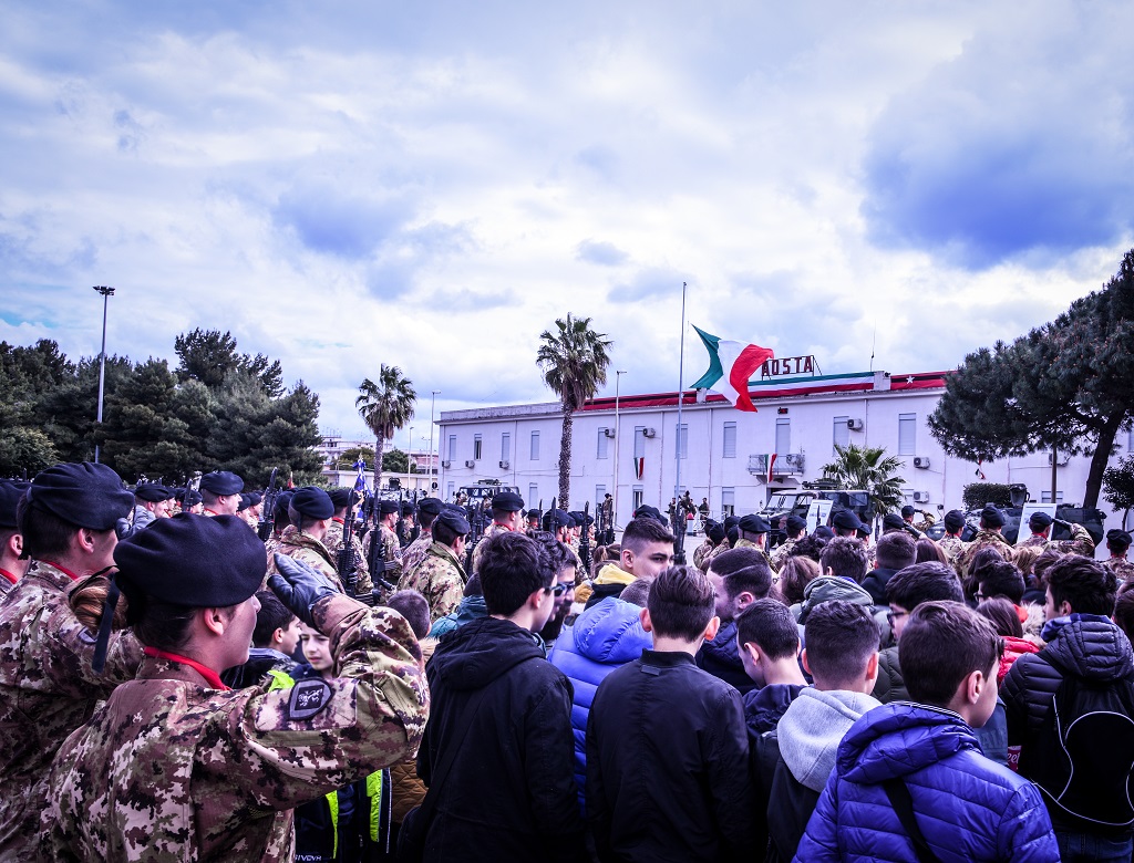 1. Cerimonia dellalzabandiera insieme alle scolaresche di Messina