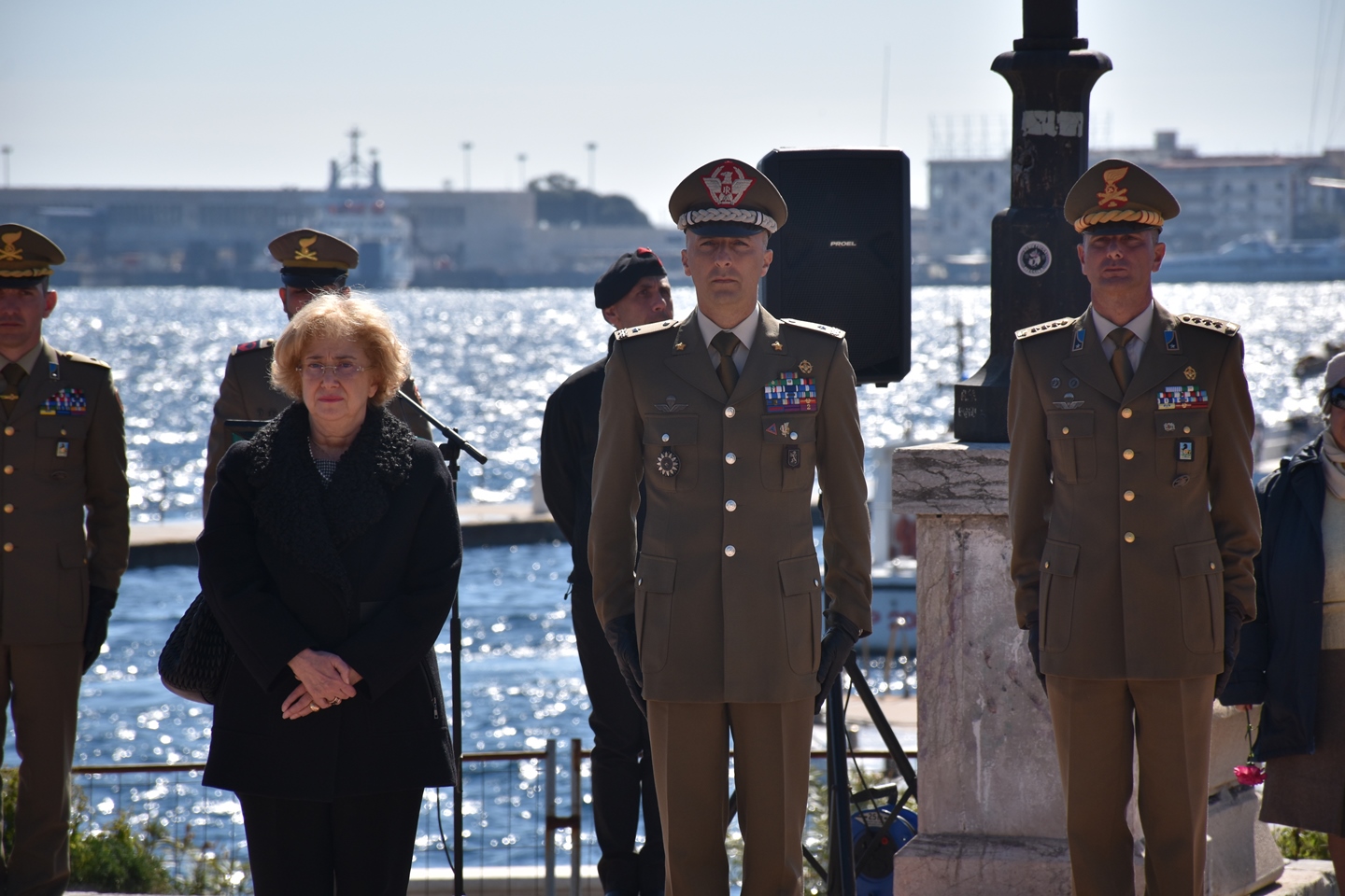 Foto 6. Il Prefetto della di Messina e il Comandante della Brigata Aosta