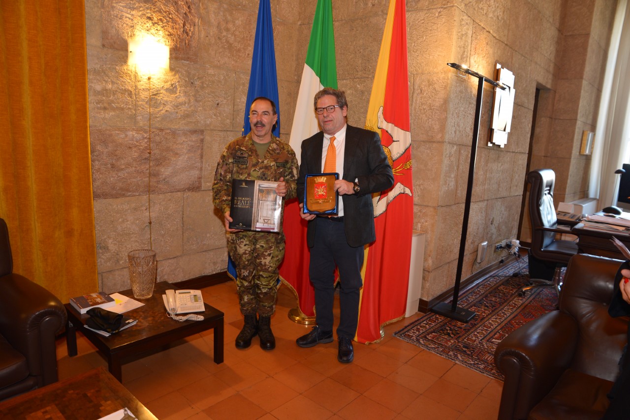 Il Capo di Stato Maggiore dellEsercito e il Presidente dellArs Gianfranco Miccichè