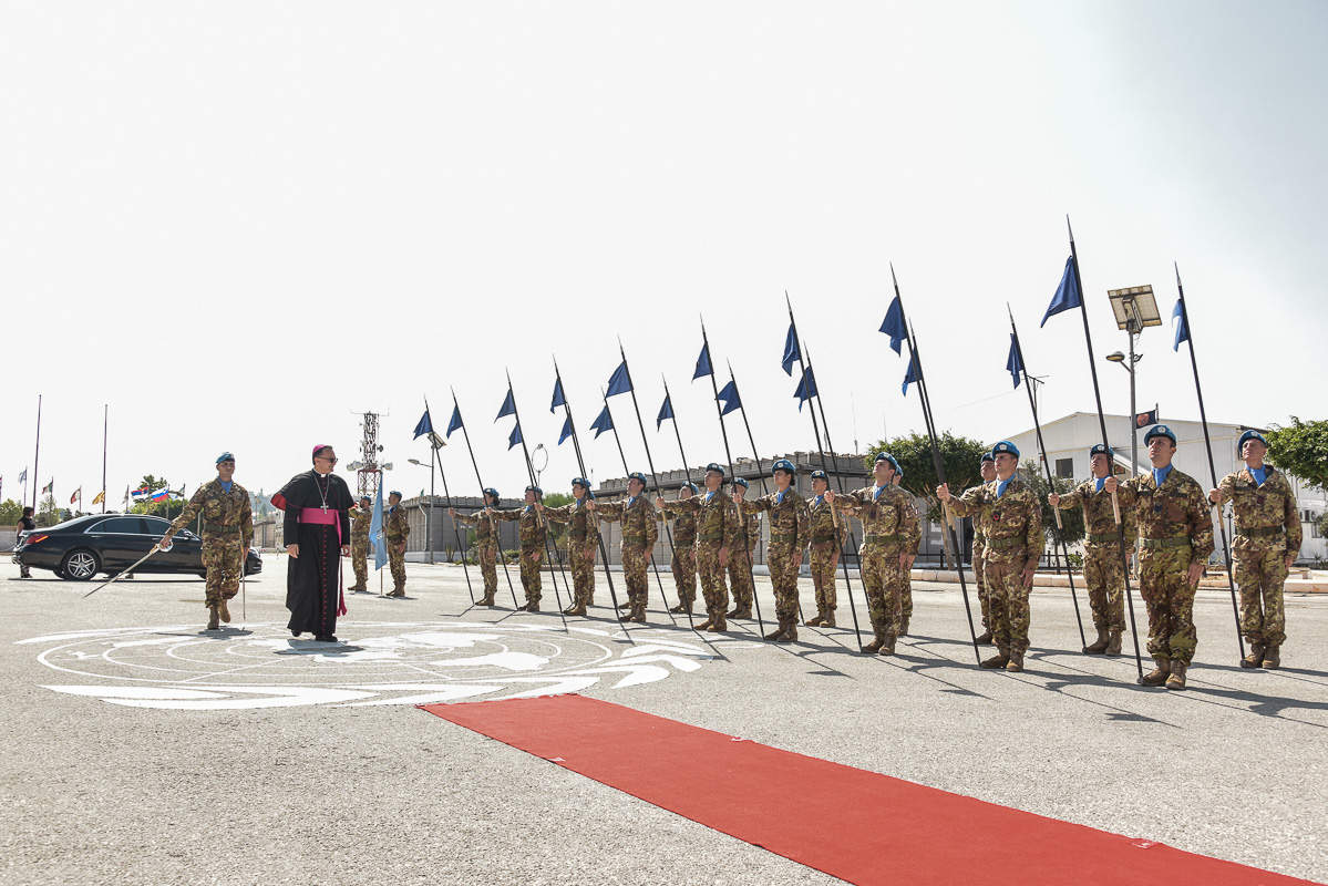 UNIFIL Il Nunzio Apostolico riceve gli onori militari