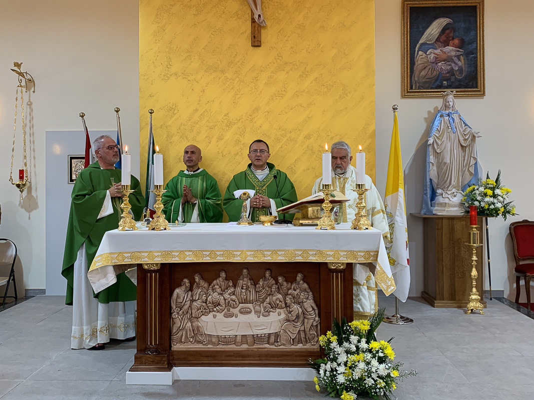 UNIFIL Padre Toni Don Paolo Solidoro Mos. Spiteri Mons. Abrass concelebrano la Santa Messa
