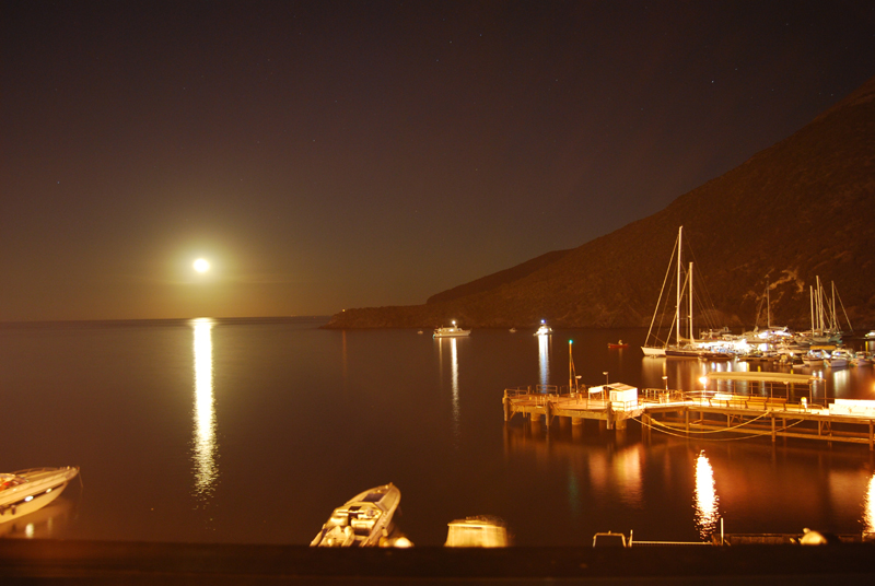 luna al porto di vulcano