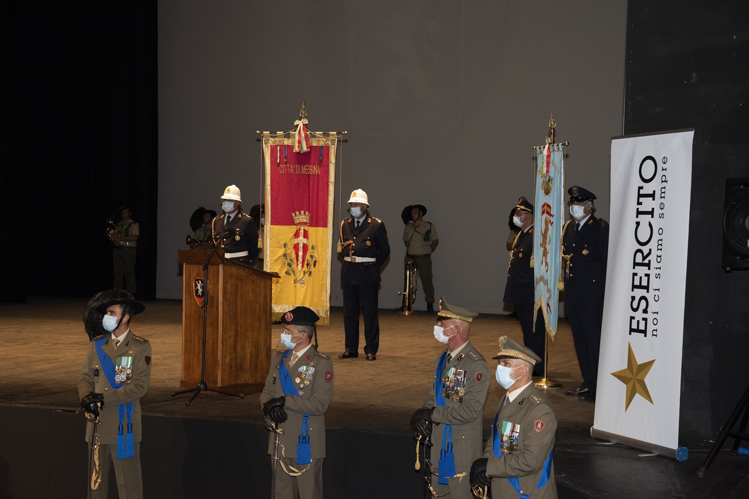 6. Una prospettiva della cerimonia al Teatro Vittorio emanuele