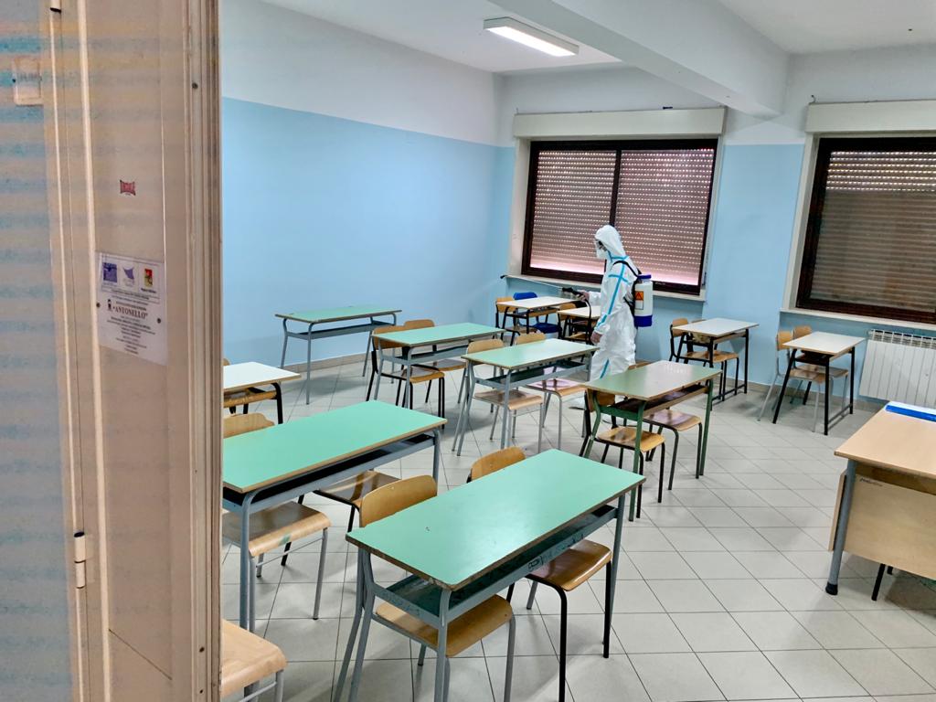 LEsercito sanifica le scuole nel messinese prima degli esami di maturità 5