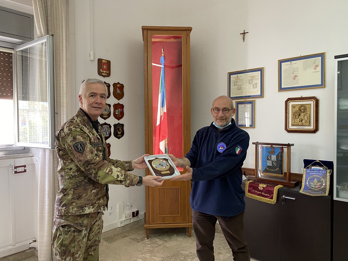 Ling. Calogero Foti ringrazia il col. Vincenzo Papalini