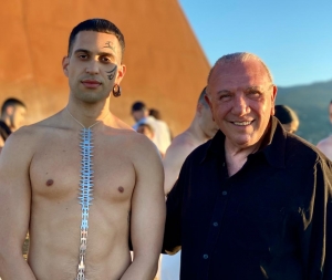 ARTE, MUSICA E CULTURA IL NUOVO VIDEOCLIP “KLAN” DI MAHMOOD TRA LE OPERE MONUMENTALI DI FIUMARA D’ARTE E ATELIER SUL MARE