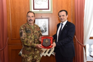 Il Capo di Stato Maggiore dell'Esercito e il sindaco di Messina Cateno De Luca