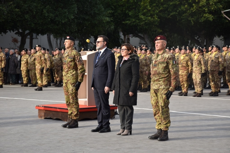 IL MINISTRO DELLA DIFESA IN VISITA AI REPARTI DELL’ESERCITO A CATANIA E MESSINA “Gli italiani sono tra i migliori a portare la pace dove la pace non c’era”