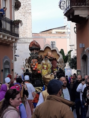 Carri allegorici carnascialeschi anche a Taormina