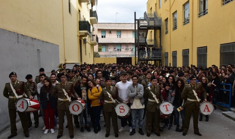 Messina - Il Liceo Seguenza canta l’Inno d’Italia con la Brigata AOSTA