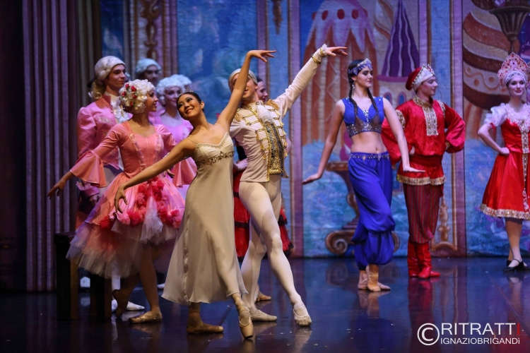 Barcellona Pozzo di Gotto: al Teatro Mandanici è andato in scena “Lo Schiaccianoci”, con il corpo di ballo di San Pietroburgo
