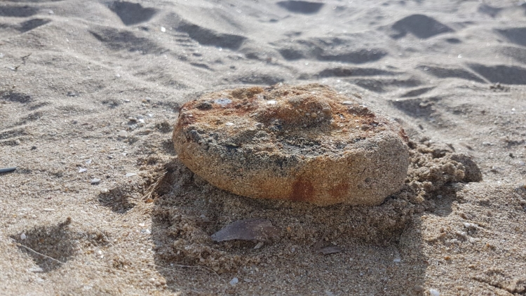 BOMBA A MANO SULLA SPIAGGIA DI CINISI (PA), INTERVIENE L’ESERCITO. Distrutta dai guastatori il residuato bellico