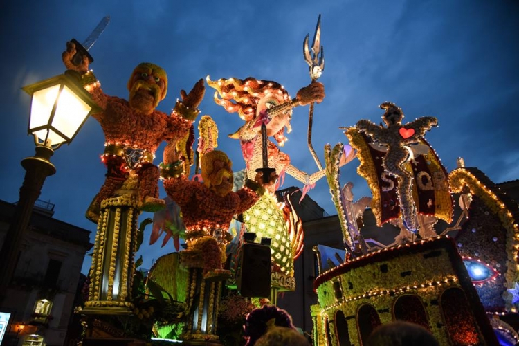 Oltre 70mila visitatori alla terza edizione dell’evento. FESTA DEI FIORI: «UN’EREDITÀ PER LA TRADIZIONE E IL FUTURO DI ACIREALE»