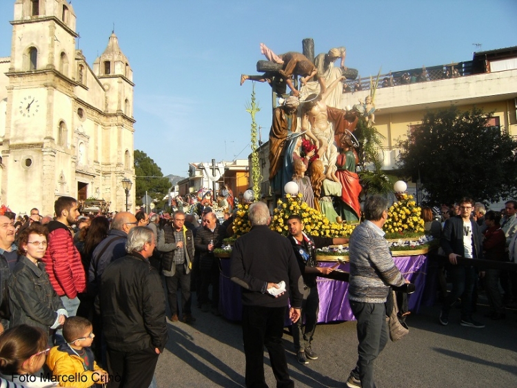 Barcellona Pozzo di Gotto: la doppia processione delle “varette” del Venerdì Santo