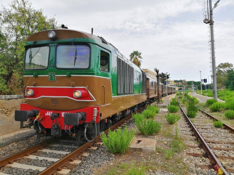 Da Palermo a Castelvetrano e Selinunte con il treno storico dell’ olio e del pane nero domenica 21 ottobre