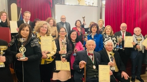 Premio “Il Natale di Ieri e di oggi” 1ª Ed. Maria Teresa Prestigiacomo Presidente delle Giurie e il Prof. Giuseppe Amoroso presidente Onorario Giuria Poesia in Lingua Italiana