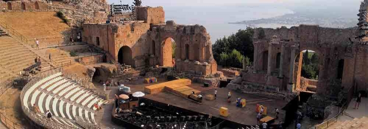 AWARD - PREMIO CINEMATOGRAFICO DELLE NAZIONI. Il riconoscimento ideato da Gian Luigi Rondi e in sua memoria.      Teatro Antico | Taormina 12 - 13 luglio 2018