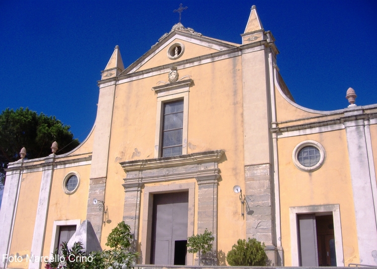 Barcellona Pozzo di Gotto: la chiesa e il convento del Carmine.