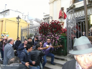 La doppia processione del Venerdì Santo a Barcellona Pozzo di Gotto.