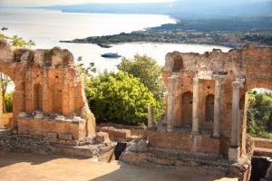 IL TEATRO ODEON A TAORMINA CONTINUA LA SUA STAGIONE 12 E 13 ottobre