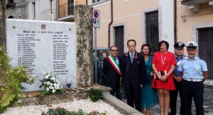 IL PROF. DOMENICO VENUTI VISITA MANDANICI, ONORA I CADUTI E CONFERISCE IL PREMIO “Shaleaspeare “AL SINDACO GIUSEPPE BRIGUGLIO