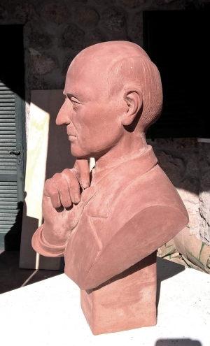 Un busto di Luigi Galligani per il Maestro Victor de Sabata al Municipio di Besana con concerto Alla Scala