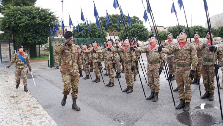 COMANDO BRIGATA MECCANIZZATA AOSTA - IL COMANDANTE DELLE FORZE OPERATIVE SUD, VISITA I MILITARI SICILIANI ED INCONTRA IL PRESIDENTE DELLA REGIONE SICILIANA