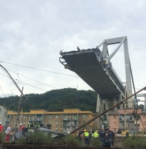 LA TRACOTANZA DEL POTERE DETTA LE LEGGI. Il ponte Morandi di Genova un abuso sulle case abitate.