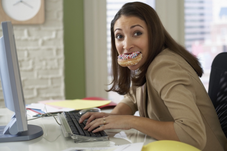 ALIMENTAZIONE E STRESS: PERCHÈ MANGIAMO QUANDO SIAMO SOTTO PRESSIONE?. di Dott.Davide Trio