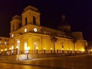 &#039;Arriva la Befana...sui trampoli&#039;,  il  6 gennaio Piazza Duomo a Giarre