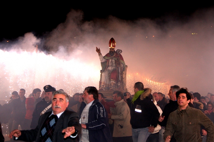 SETTIMANA SANTA NEL COMUNE DI SINAGRA - LA SERA DI PASQUA E&#039; LA FESTA PIU&#039; SUGGESTIVA  DEDICATA AL PATRONO DI SINAGRA “SAN LEONE”