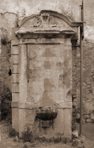 LA FONTANA “SAN NICOLA” DEL XVII SECOLO INTERESSANTE BENE CULTURALE   DI SANTO STEFANO MEDIO ( ME)  NECESSITA DI URGENTE RECUPERO . L’ANF DICE:”SI INTERVENGA “!