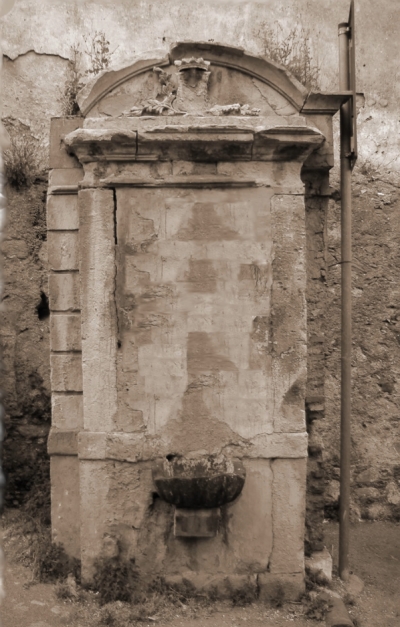 LA FONTANA “SAN NICOLA” DEL XVII SECOLO INTERESSANTE BENE CULTURALE   DI SANTO STEFANO MEDIO ( ME)  NECESSITA DI URGENTE RECUPERO . L’ANF DICE:”SI INTERVENGA “!