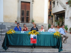 Sabato 26.8.2017 nella splendida piazza San Teodoro di Sinagra, è stato presentato il libro “, “Punto e a capo- Il paradiso non è qui “ del pedagogo e scrittore Franco Fogliani.