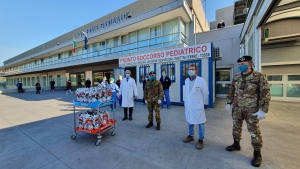 L’Esercito è solidarietà. I militari dell’Esercito donano a Catania uova pasquali ai bambini dei reparti oncologici della città. Donate uova di pasqua ai bambini ricoverati
