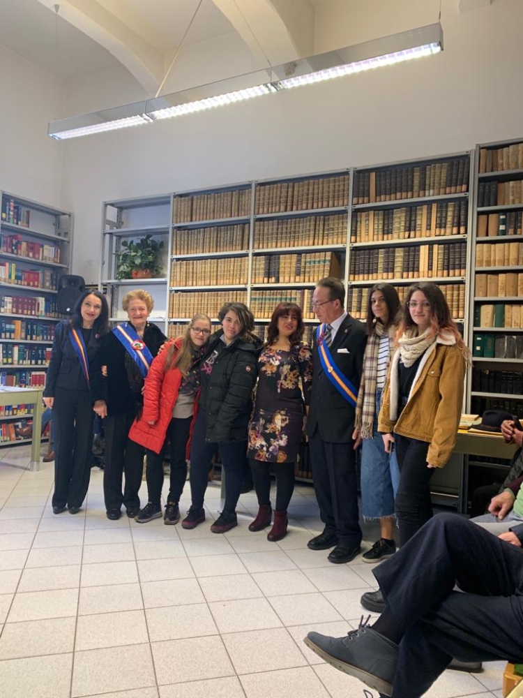 ONORATI  A MESSINA I CADUTI DELLE FOIBE NELLA IMPORTANTE BIBLIOTECA REGIONALE UNIVERSITARIA “Giacomo Longo”,  CON l’esposizione di pubblicazioni, documenti e articoli a stampa.