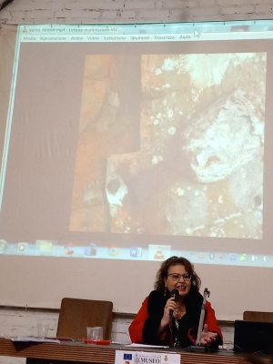 Giovedì 23 marzo alle ore 17:30    Archeoclub D'Italia AREA INTEGRATA DELLO STRETTO e Associazione Culturale ARB, organizzano la presentazione del libro,    “IL RIFLESSO DI ME” di Rosalinda Cannavò (in arte Adua Del Vesco)